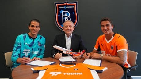 Başakşehir transferin son gününde bombayı patlattı: 2 milli futbolcu aynı anda imza attı