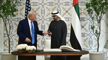Énergie, IA... Les Émirats arabes unis promettent d'investir 1.400 milliards de dollars aux États-Unis sur 10 ans
