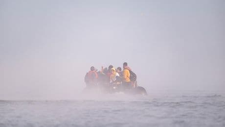 Canots à moteur et 7000 euros la traversée : un vaste trafic de migrants reliant l’Algérie à l’Union européenne démantelé