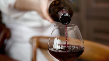 La verdad sobre el consumo de vino y las migrañas en España: esto es lo que dice la ciencia