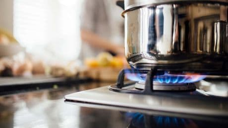 Miliband extends help with energy bills to more than 500,000 London homes