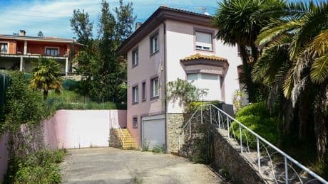 "Ils vivaient entourés d'ordures": une maison de l'horreur découverte en Espagne, trois enfants séquestrés depuis plus de trois ans