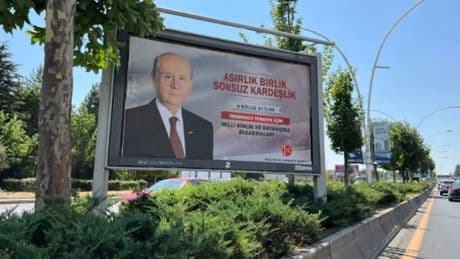 MHP sahaya indi: Afişlerde '9 bölge' vurgusu tartışma yarattı!