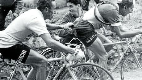 La Vuelta'25 recuerda a Conterno, que ganó por 13 segundos a Loroño