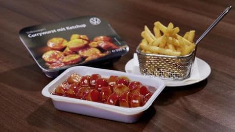 Salchichas, molinillos, juguetes, calzado... alternativas de las marcas de coches ante la invasión china
