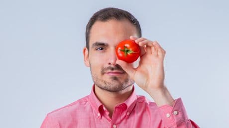 Mario Sánchez, tecnólogo alimentario, advierte a España: "Usar tablas de madera para cortar es de lo peor que hay"