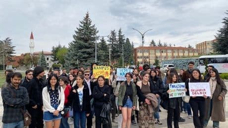 Anadolu Üniversitesi öğrencileri: ‘Demokratik bir yönetim anlayışı talep ediyoruz’