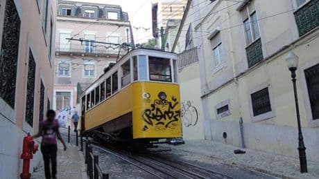 El cable tractor se rompió y los frenos no saltaron: la tragedia de Lisboa, analizada por el jefe del funicular de Bilbao