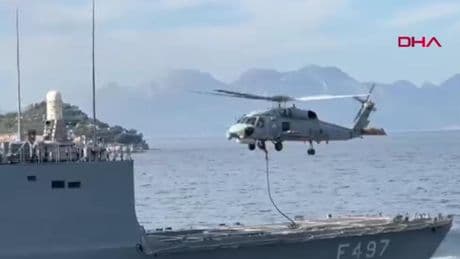 Deniz Kuvvetlerine ait helikopter Antalya açıklarında acil iniş yaptı