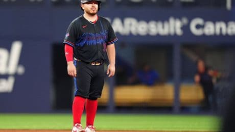 Kirk plays hero, steals first base in Jays’ win