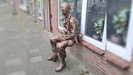 Gestolen beeld WO II in Schijndel weer terecht: 'Zo snel kan het gaan'