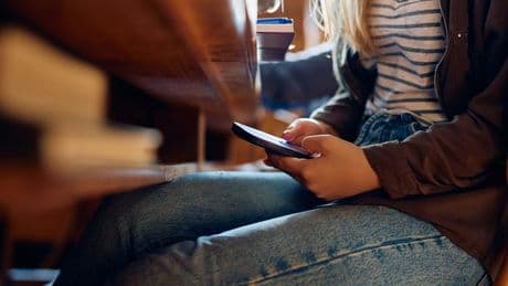 Espagne : un adolescent a tenté de vendre des photos générées par l'IA de ses camarades de classe nus