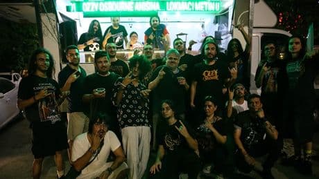 Rock müzik efsanesi Ozzy Osbourne için Adana'da lokma dağıtıldı