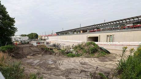 Wo sich bisher wenig tut, soll 2027 ein neuer Bahnhof stehen – sagt die Bahn