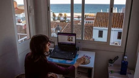 Los funcionarios vascos contarán con su nuevo modelo de teletrabajo en enero