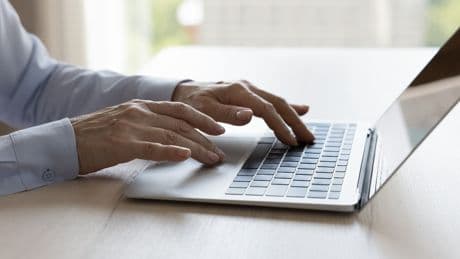 "Fehlt mir ein E-Mail-Knigge?": Arbeitnehmer wegen Antwort zum Chef zitiert