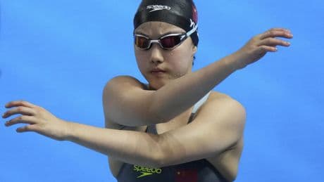 Umstrittene Starterlaubnis: Bronze für Zwölfjährige bei Schwimm-WM in Singapur