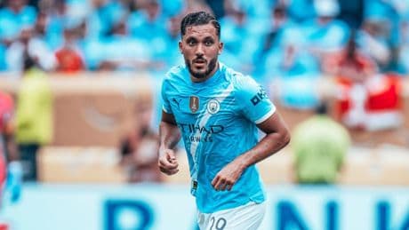 Rayan Cherki hereda un dorsal histórico en el Manchester City