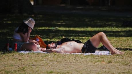 Temperatures forecast to dip after UK-wide heatwave peaks