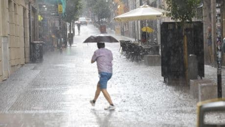Lluvias, tormentas y calor ponen en aviso a 12 provincias