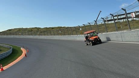 Golfkar scheurt over circuit Zandvoort: ‘Dit is net een achtbaan!’