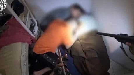 İsrail'den İran saldırılarına sevinen mahkumlara işkence