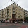 Schimmel, Leerstand und drohender Verkauf: Wie geht es mit dem Wohnhaus in der Warschauer Straße 25 weiter?