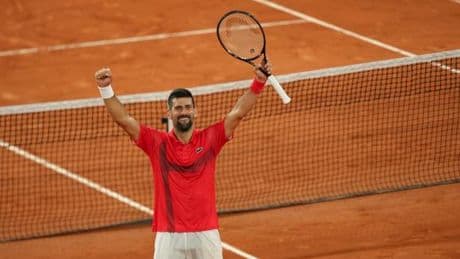 Novak Djokovic se qualifie pour le dernier carré à Roland-Garros après sa victoire face à Alexander Zverev