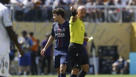 Marciniak aplicó en el PSG-Madrid el criterio que no tuvo Skomina en el 2-8 del Barça-Bayern