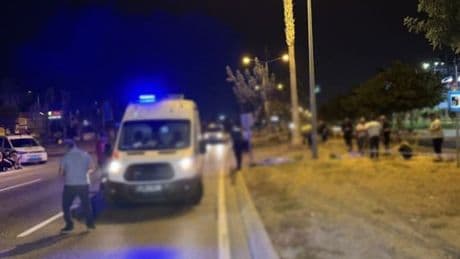 Adana'da motosiklet devrildi: 1 ölü, 1 yaralı