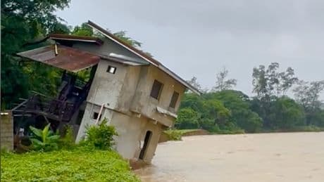 Heftige Unwetter - Wassermassen verschlingen Wohnhaus