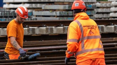 Partout dans le monde, des jeunes obligés de cumuler les emplois… sans parvenir à améliorer leur niveau de vie