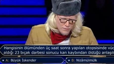 23 bıçak darbesi sonucu kan kaybından ölen kimdir? Hangisinin ölümünden üç saat sonra yapılan otopsisinde vücuduna aldığı 23 bıçak darbesi sonucu kan kaybından öldüğü anlaşılmıştır?