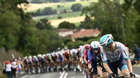 LIVE Tour de France: volop strijd voor vroege vlucht in zware bergetappe