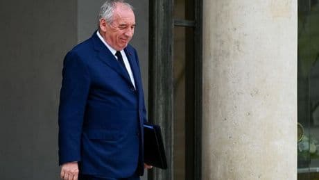 Francia se asoma de nuevo al abismo: las claves del órdago de Bayrou y un voto de confianza sin mayoría