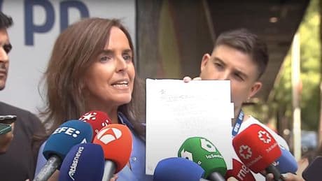 El PP muestra un documento en el que el Gobierno dice que no contrata más aviones contra el fuego por falta de Presupuestos