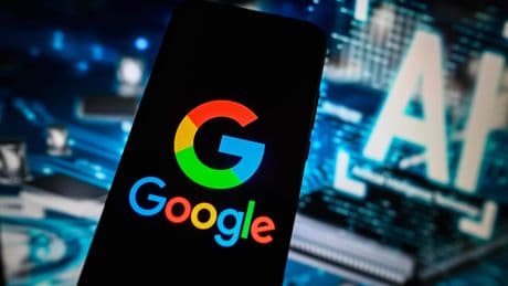 Googles nieuwe AI-tool onder vuur om ’gevaarlijke onzin’ over babyverzorging: ’Dit is heel zorgelijk’