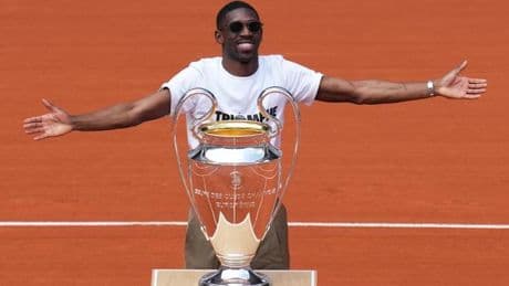 Otro guiño a la campaña de Dembélé para el Balón de Oro: baño de masas enRolandGarros