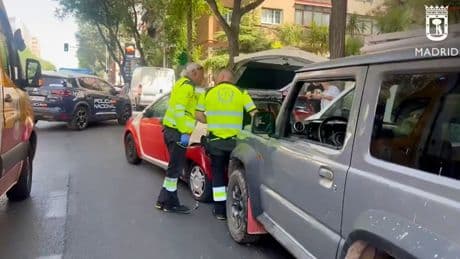 Muere atropellada una mujer mientras sacaba objetos del maletero de su coche en Madrid