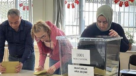 405 yerde seçim! Sandıklar açıldı, mahalleler yeni muhtarlarını seçti