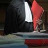 Elle agresse son copain avec un couteau, son avocate avance la piste d’une femme « sous influence »