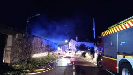 El fuego devora por completo una vivienda en Sayago: cuatro horas de trabajo para sofocar las llamas