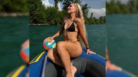 Vor laufender Kamera - Ex-HSV-Star bringt Alisha Lehmann in Verlegenheit