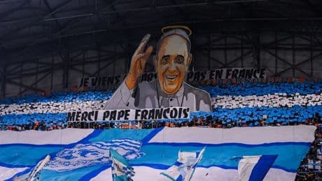 OM-Brest: l'hommage des supporters marseillais pour le pape François