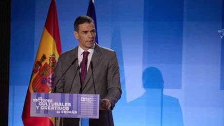 Sánchez anuncia una ayuda de 100 euros a menores de 16 años para comprar gafas y lentillas a partir del próximo curso