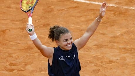 Jasmine Paolini batte Shnaider e vola in semifinale: il crollo, la pioggia, il "coaching" di Errani e la rimonta. Cosa è successo