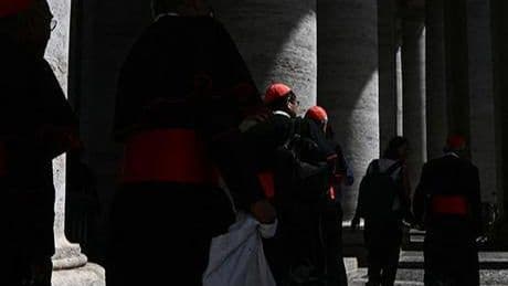 Papalık seçiminde kardinaller yol ayrımında: 'Ölüm öpücüğü' korkusu