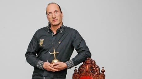 Das absurde Auftreten von Peter Fitzek - „Sprechen Sie mich mit Majestät an“