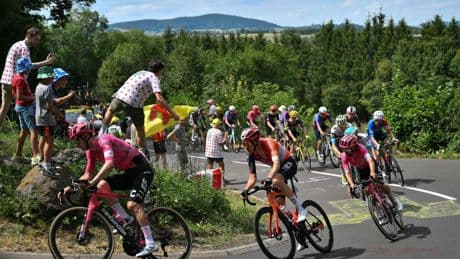 Nu de Tour de bergen ingaat, begint Mathieu van der Poel aan zijn ‘fietsvakantie’