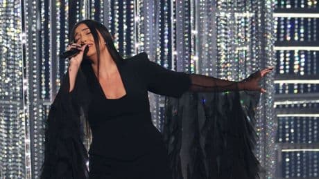 Musik: ESC: Drinnen singt Israel, draußen fährt Wasserwerfer vor